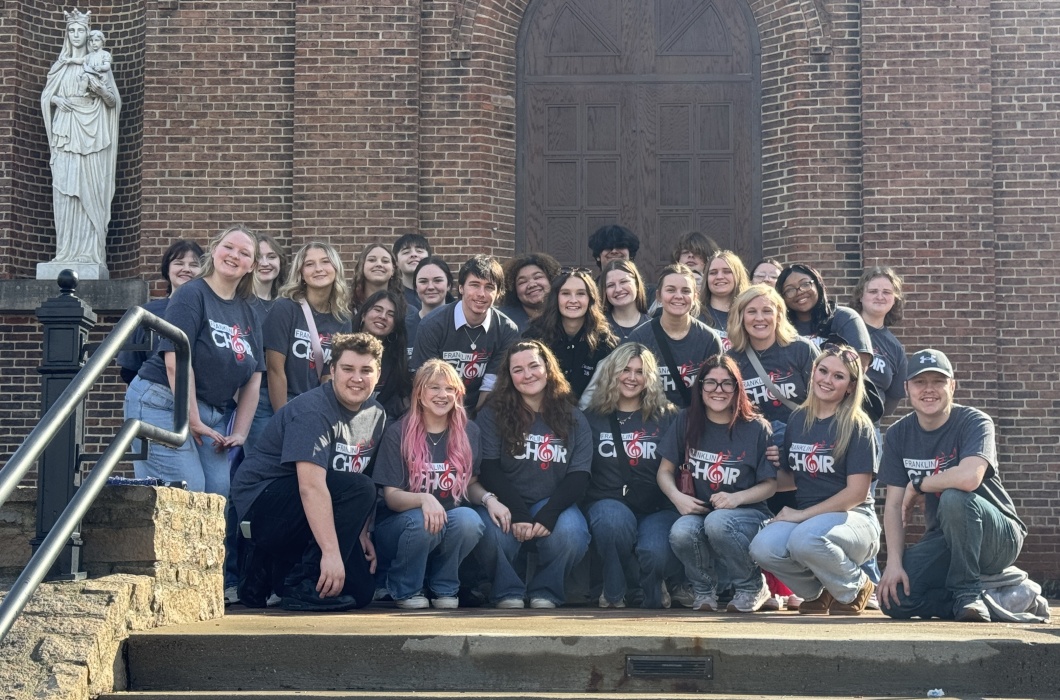 Franklin High School Symphonic Choir students posing for a picture on the University of Dayton campus